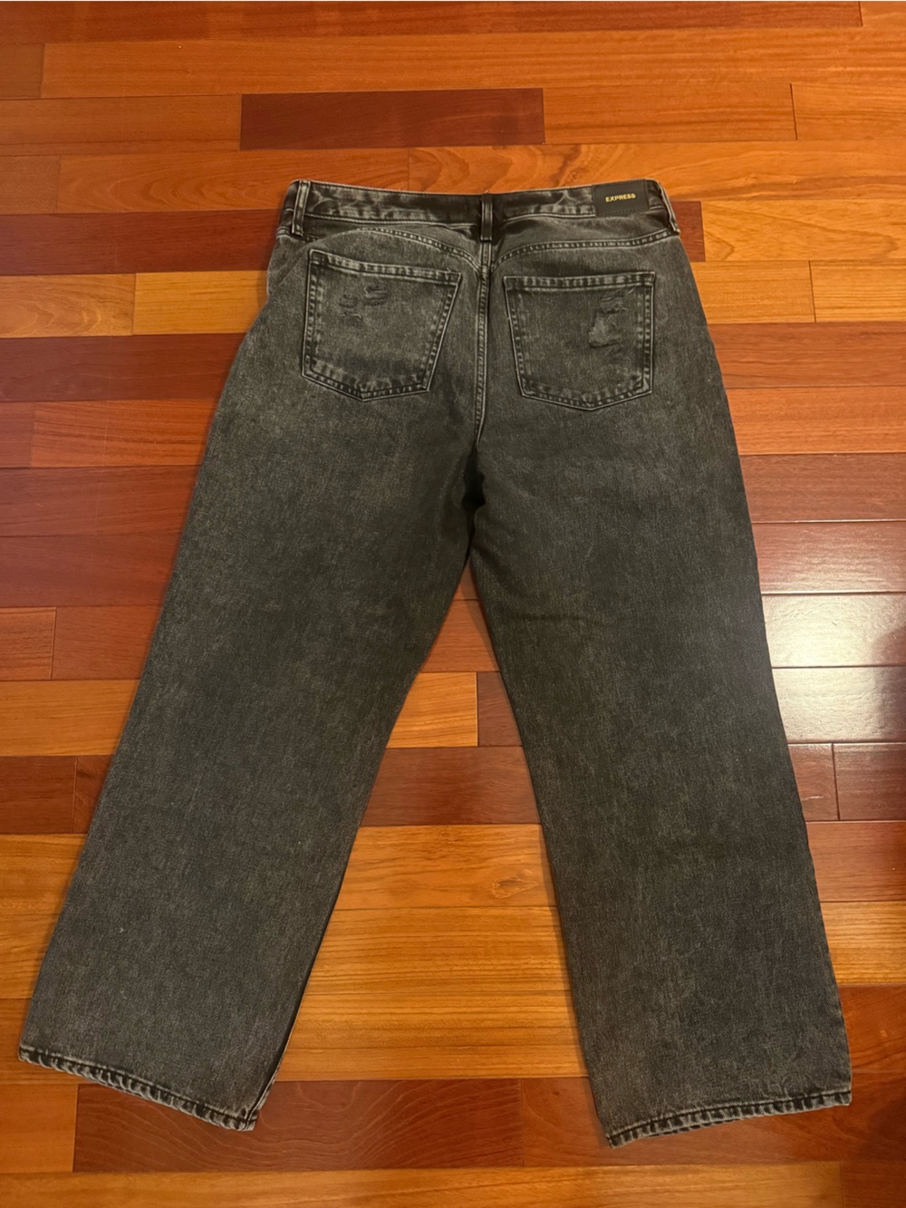 Express Jeans - Picture 2 of 5